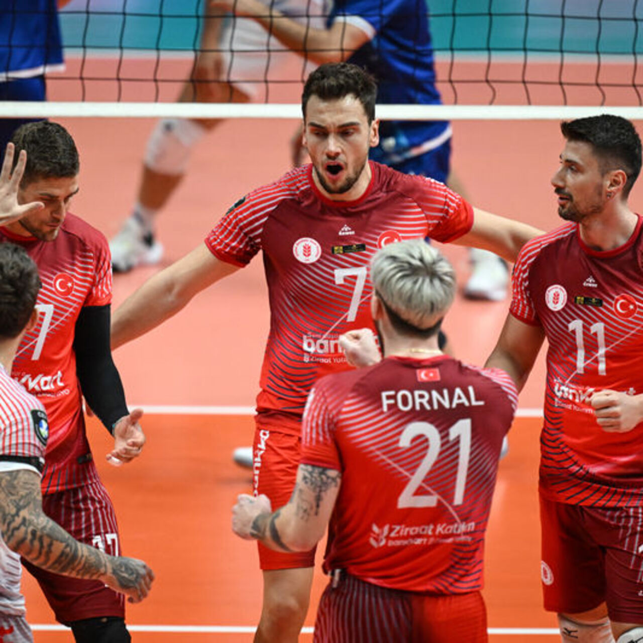 Ziraat, Halkbank'ı 4 sette devirdi!