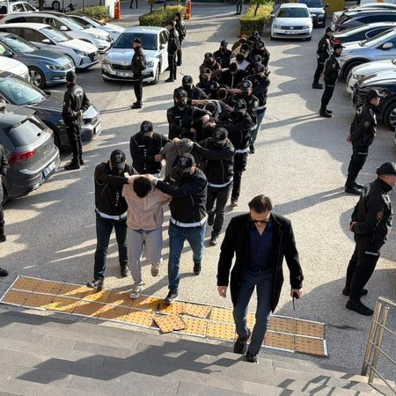 Eskişehir’de uyuşturucu operasyonu: 8 tutuklama