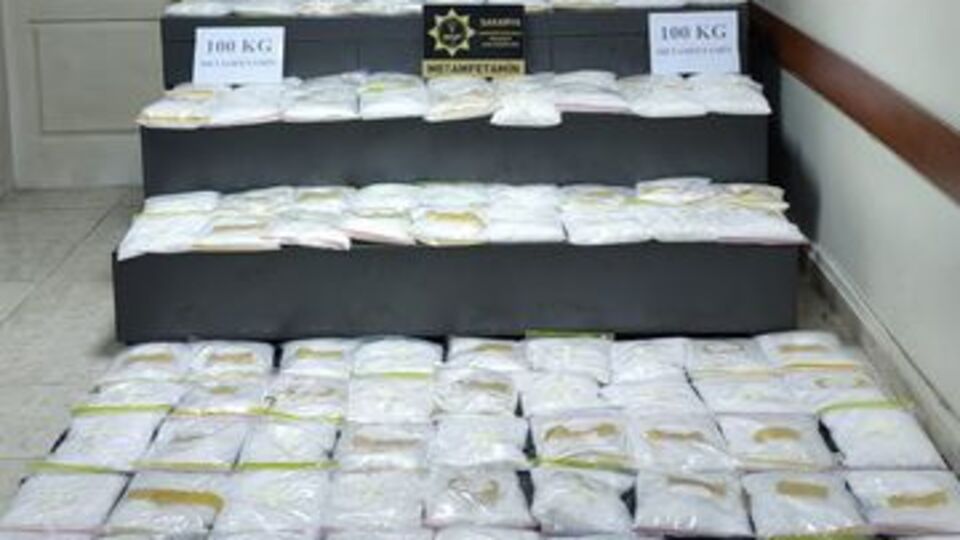 Araçtan 100 kilogram uyuşturucu çıktı