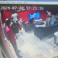 Katil motosikletle geldi, pencereden ateş etti!