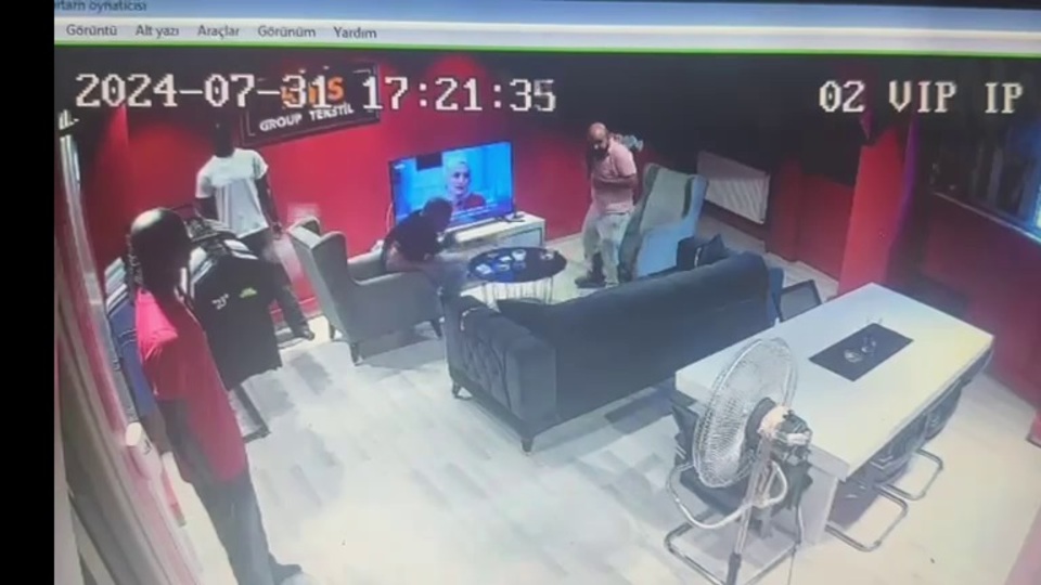 Katil motosikletle geldi, pencereden ateş etti!