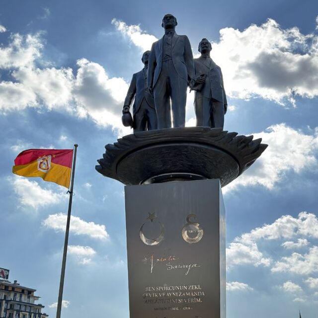 G.Saray'ın görkemli anıtı törenle açıldı