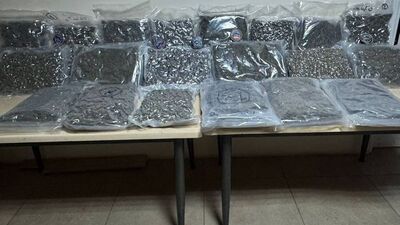 Sultangazi'de araçtan 23 kilo uyuşturucu çıktı