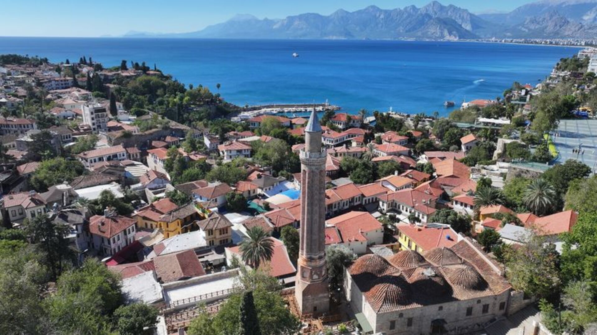 Yivli Minare çevresindeki çıkarılan mezarlardan 3'ü koruma altına alındı