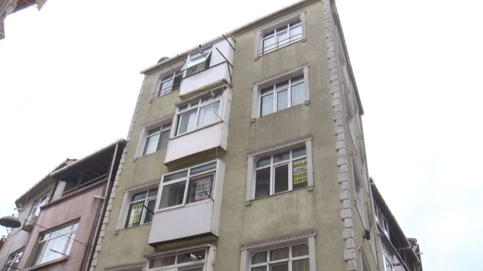 5'inci kattan düşen kadın hayatını kaybetti!