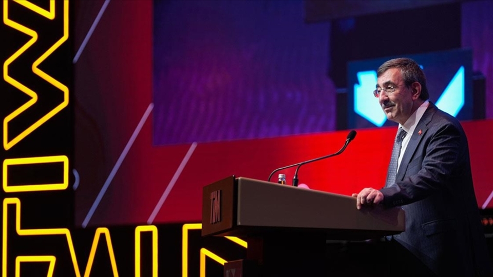 "Dünya ekonomisi yönünü ararken Türkiye kararlılıkla yoluna devam ediyor"