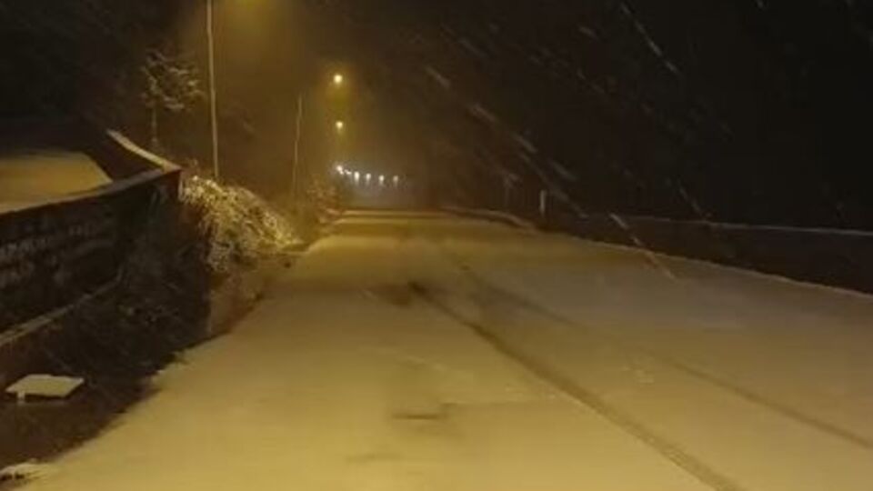 Uludağ'ın zirvesi beyaza büründü