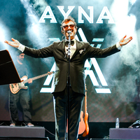 Cuma İş Çıkışı'nda Ayna sahnedeydi