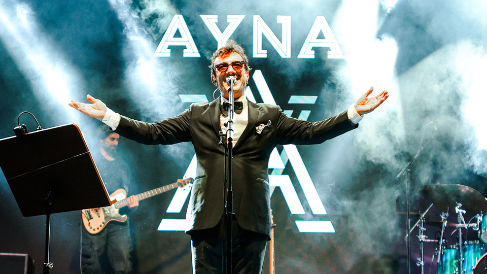 Cuma İş Çıkışı'nda Ayna sahnedeydi