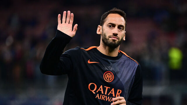 Hakan Çalhanoğlu'ndan transfer açıklaması!