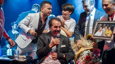 Neşet Ertaş'ı mezarı başında andı