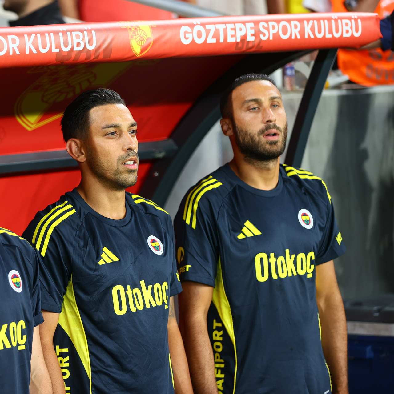 Fenerbahçe'de iki kadro dışı kararı!