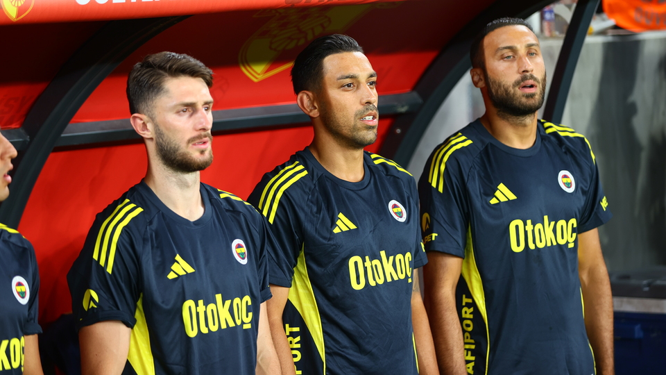 Fenerbahçe'de iki kadro dışı kararı!
