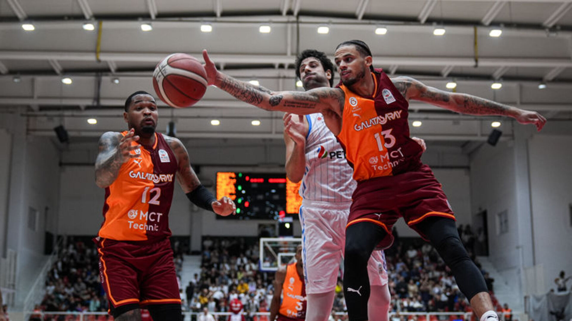 Petkimspor'dan Tarihi Zafer! Galatasaray'ı Son Saniyede Devirdiler