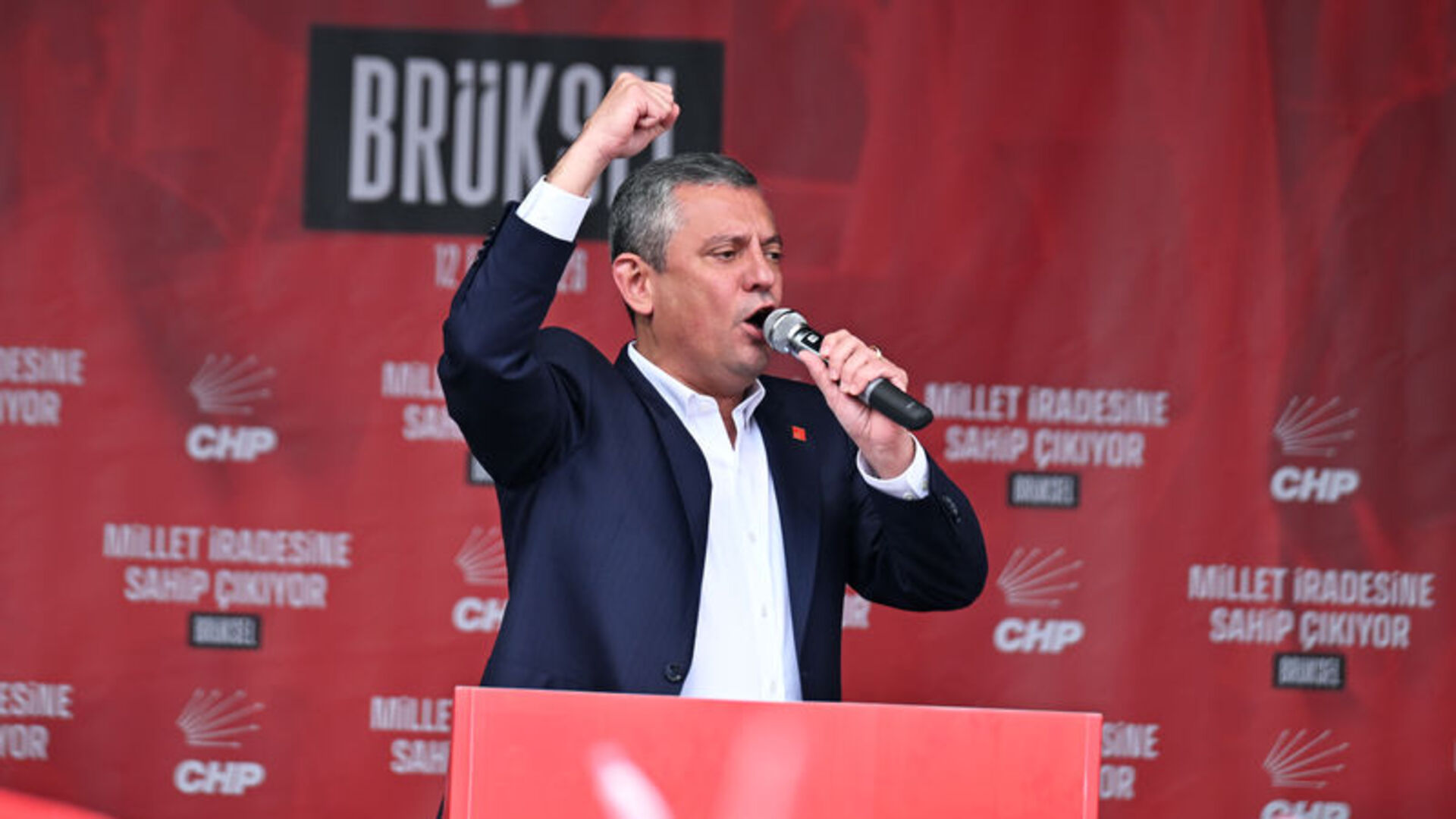 Özgür Özel'den Brüksel'de Kritik Mesajlar: 'Türkiye'nin Önündeki Engeller Kalkacak'