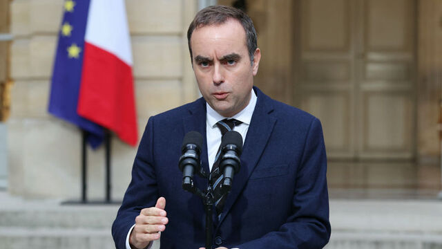 Fransa'da yeniden Başbakan atanan Lecornu, hükümeti kurdu