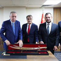 Trabzonspor'dan Cumhurbaşkanı'na kılıç hediyesi