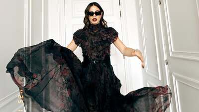 Tarzıyla dikkat çekti