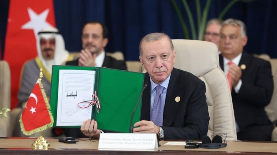 'Liderliğini bir kez daha gösterdi'