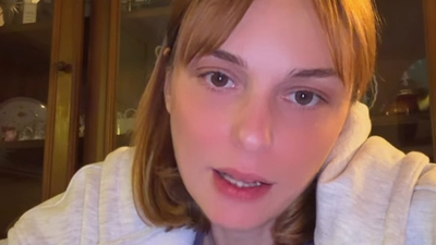 Annesinin evini ziyaret etti