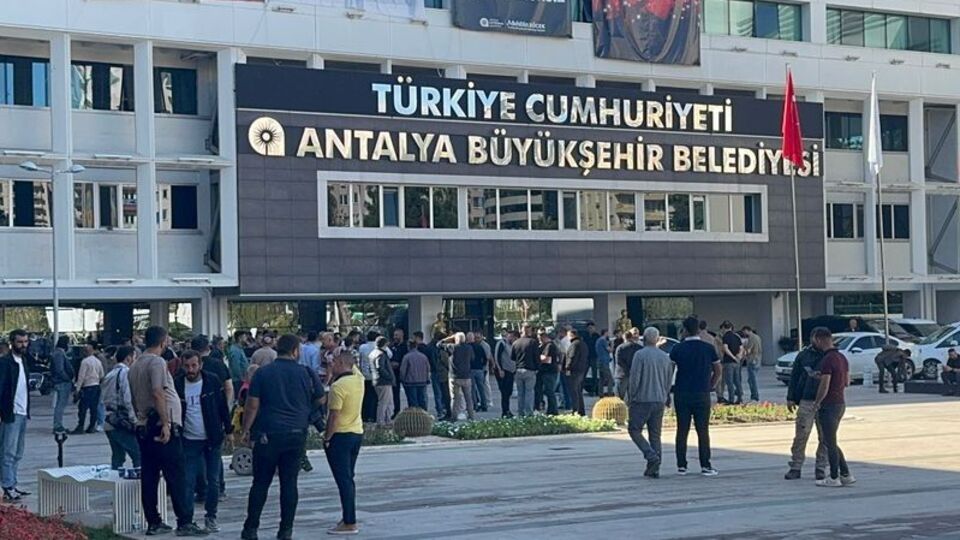 Antalya Büyükşehir'e rüşvet soruşturması: 6 gözaltı