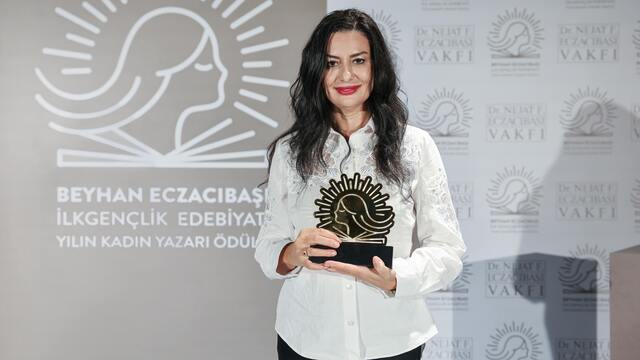 Yılın Kadın Yazarı ödülü Koray Avcı Çakman'nın oldu