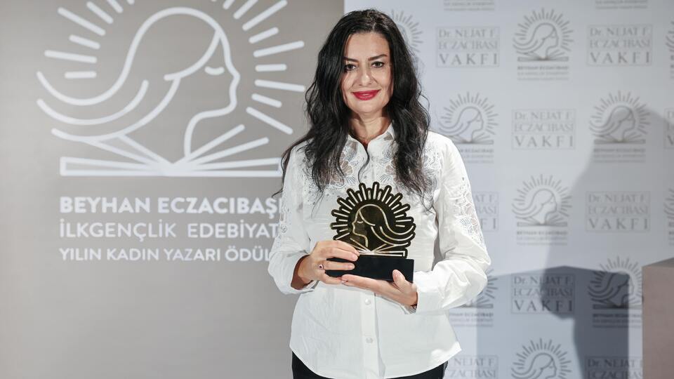 Yılın Kadın Yazarı ödülü Koray Avcı Çakman'nın oldu