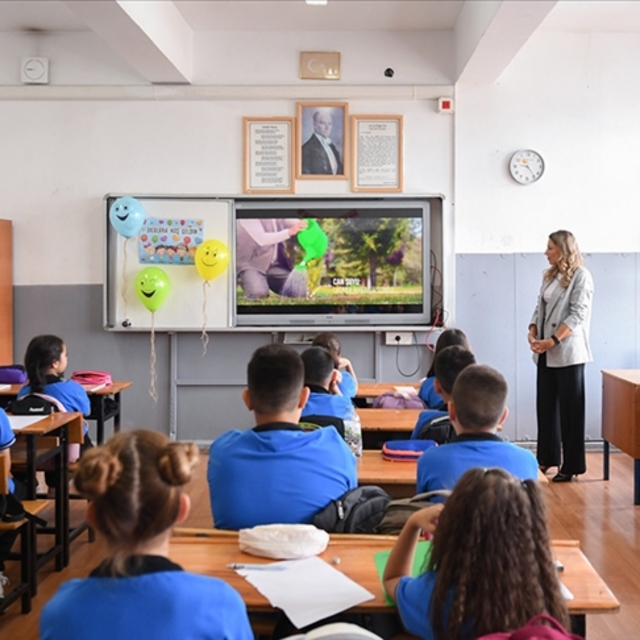 MEB'in okul kıyafeti kararından öğretmen ve veliler memnun