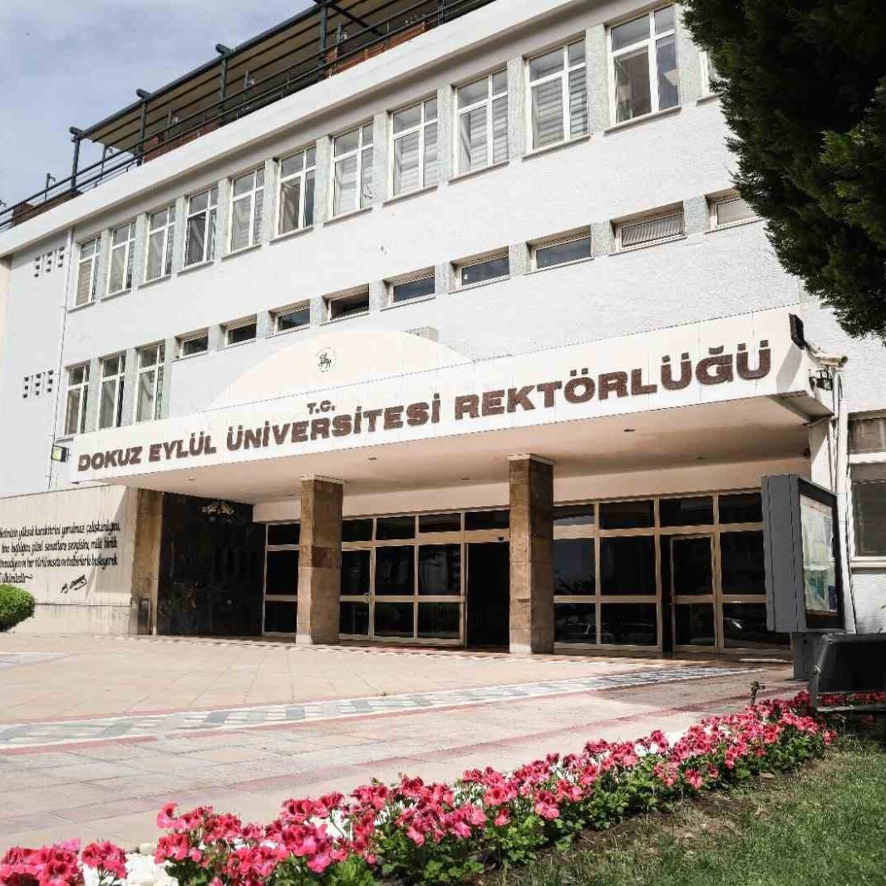 Dokuz Eylül Üniversitesi nerede?