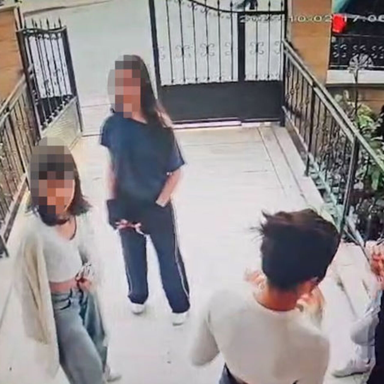 Yaşları 13 ve 14'tü... Hepsi kız çocuğu... Ev basıp bıçak çektiler!