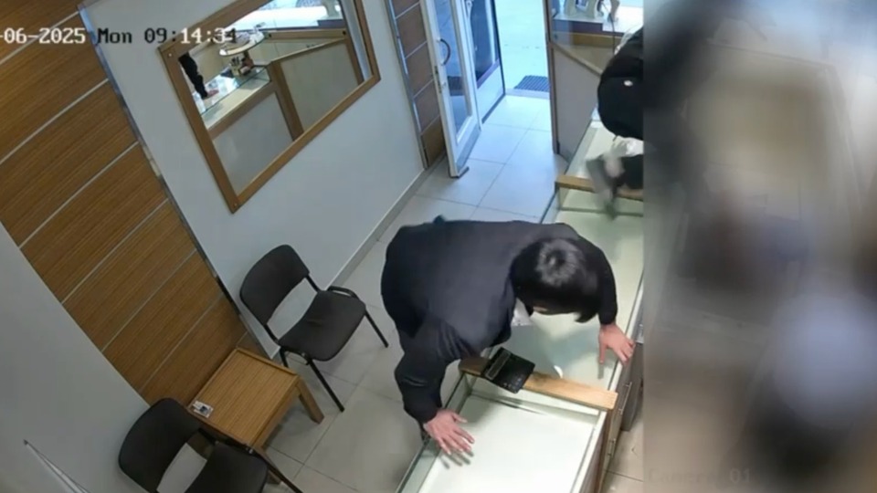 Kamyonla kuyumcuyu soymaya gittiler! Film değil gerçek!