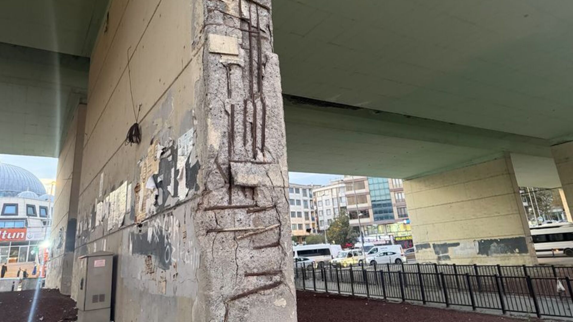 Esenyurt'ta korkutan köprü! | Son dakika haberleri