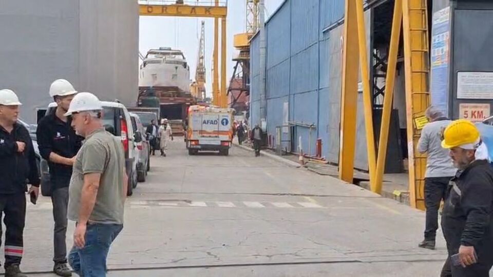 Tuzla'da tersanede patlama! Ölü ve yaralılar var!