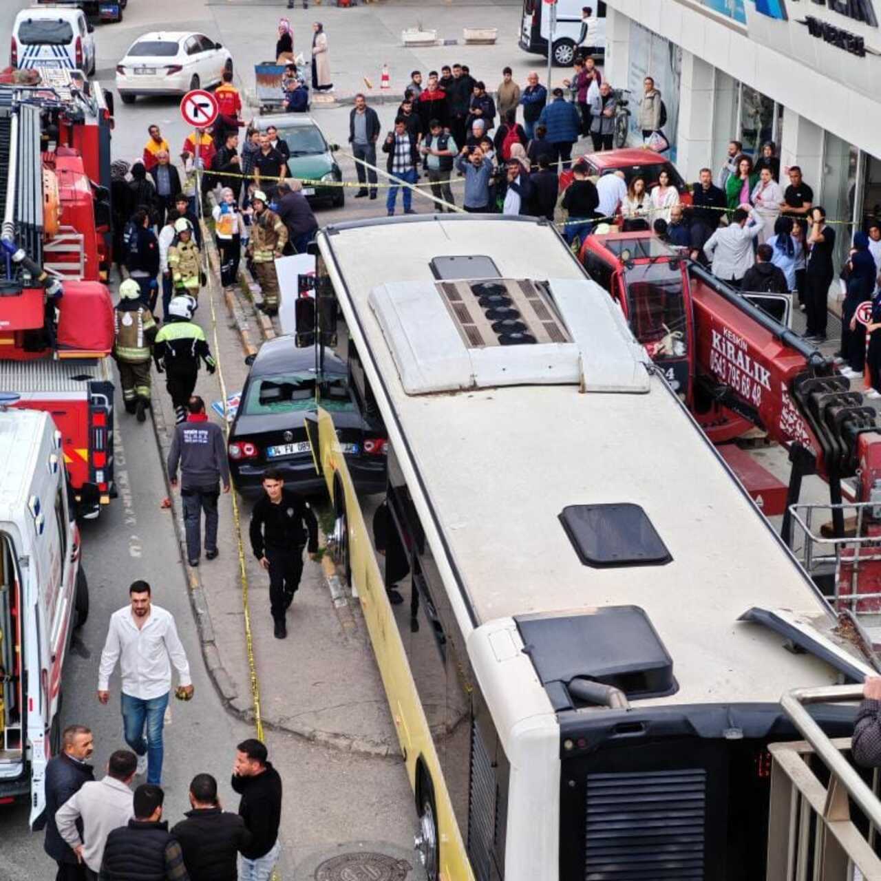 İstanbul'da zincirleme kaza: 4 yaralı | Son Dakika
