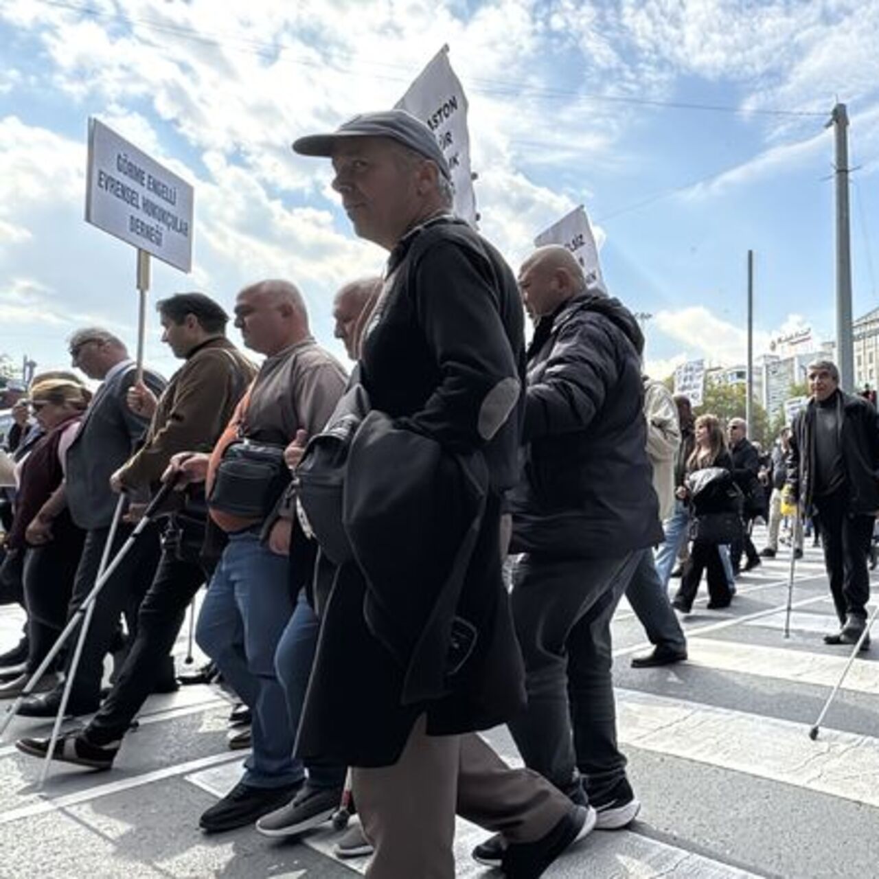 Başkent'te "beyaz baston farkındalık" yürüyüşü