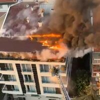 Ankara'da çatı katında yangın çıktı