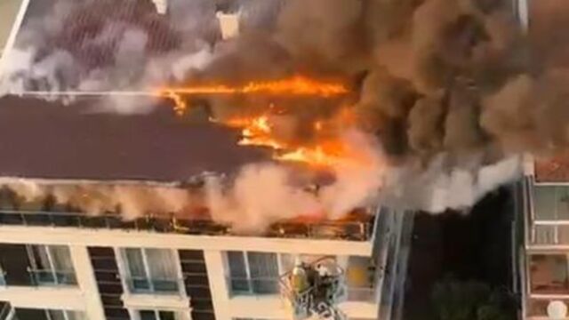 Ankara'da çatı katında yangın çıktı