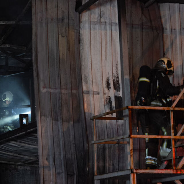 Ankara'da oto tamir dükkanında yangın çıktı