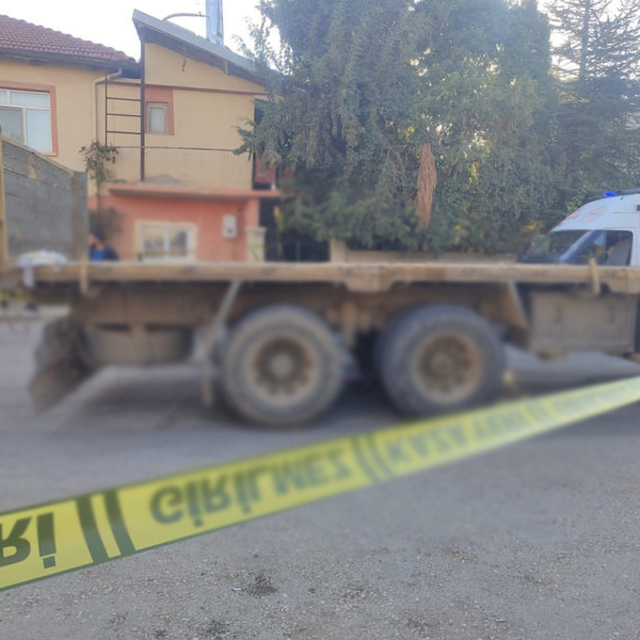 Kamyon ile motosiklet çarpıştı: 1 ölü, 1 yaralı