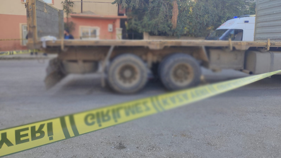 Kamyon ile motosiklet çarpıştı: 1 ölü, 1 yaralı