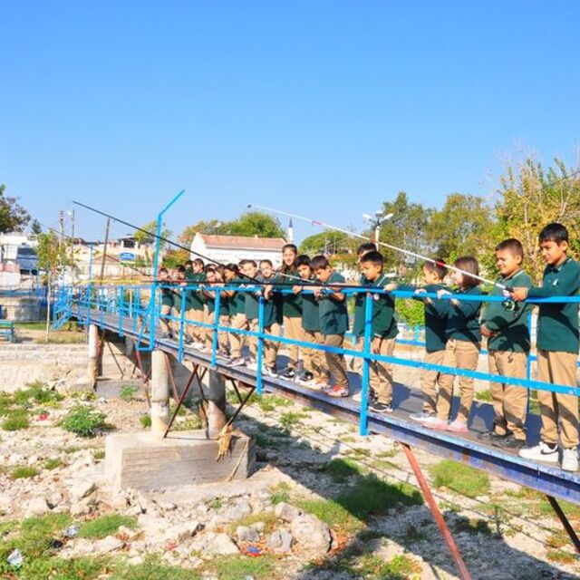 Gediz kurudu: Susuzluğa böyle dikkat çektiler