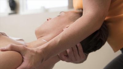 Ehliyetsiz kişilerce yapılan boyun masajları inme sebebi