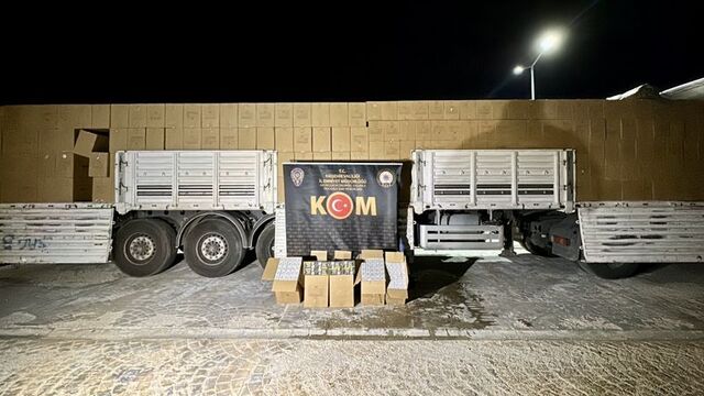 TIR'ın dorsesinden 9 milyon 800 bin makaron çıktı
