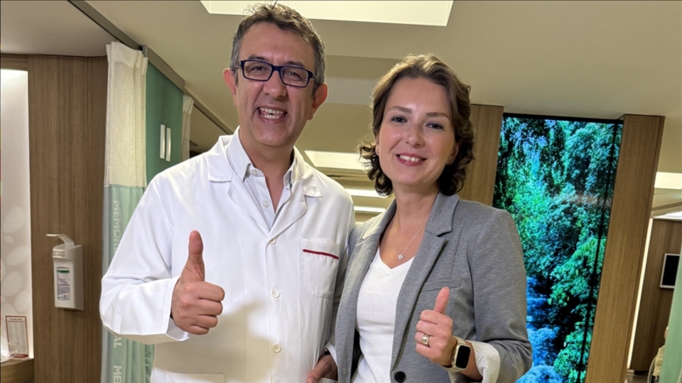 Erken teşhisle meme kanserini yenip öğrencilerine kavuştu