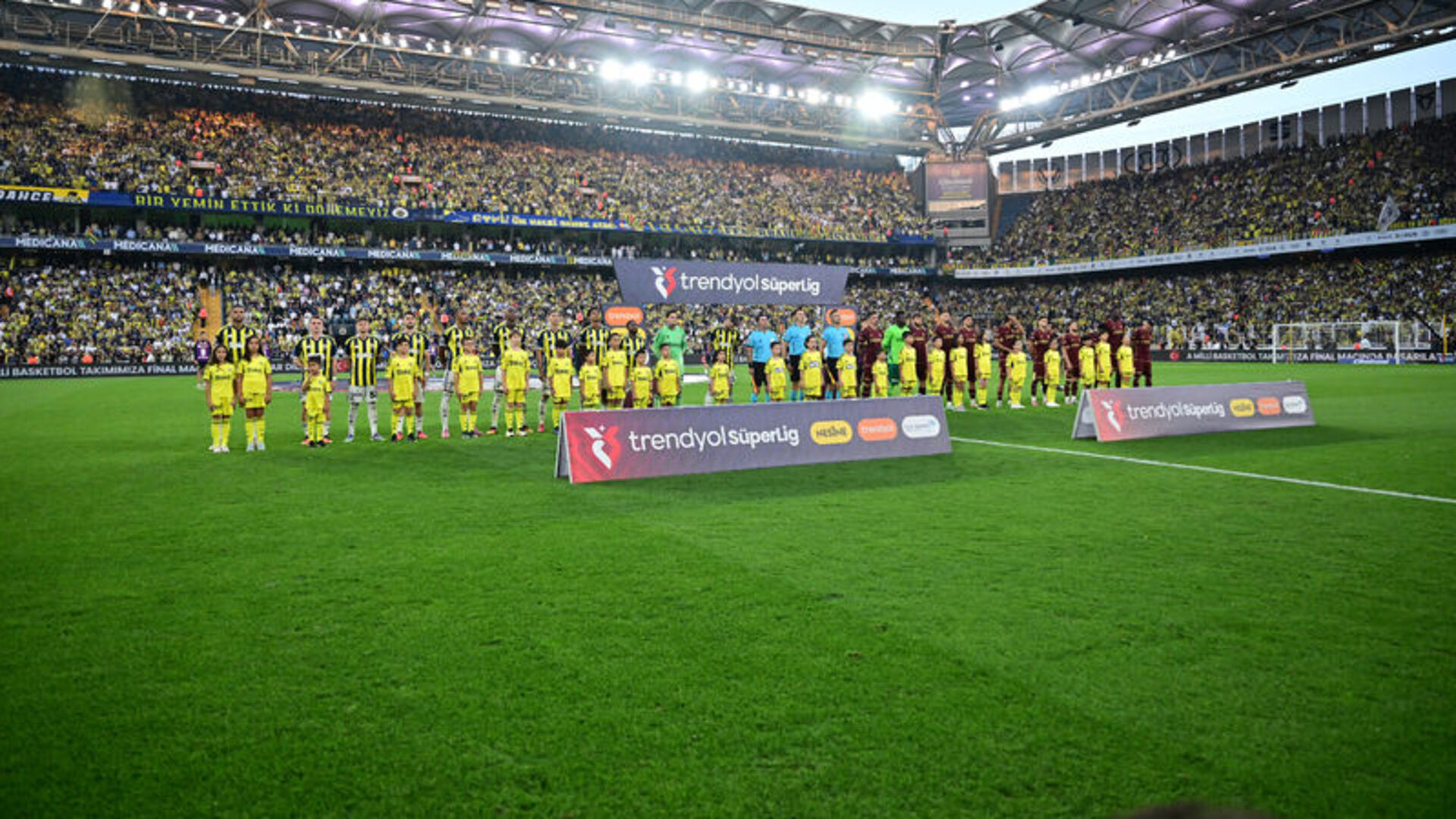 Fenerbahçe'nin Yıldızları Artık Hibrit Çimde! | Şükrü Saracoğlu'nda Büyük Yenilik