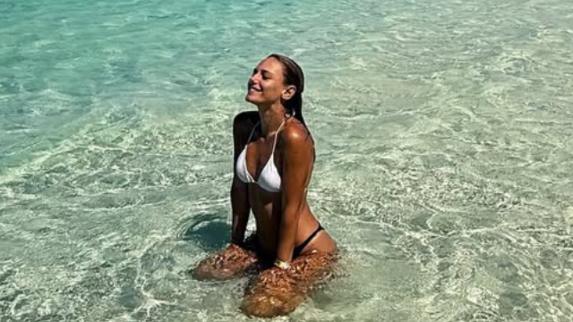 Nilay Deniz'den Muhteşem Tatil Pozları! Sosyal Medya Ateşi Yaktı