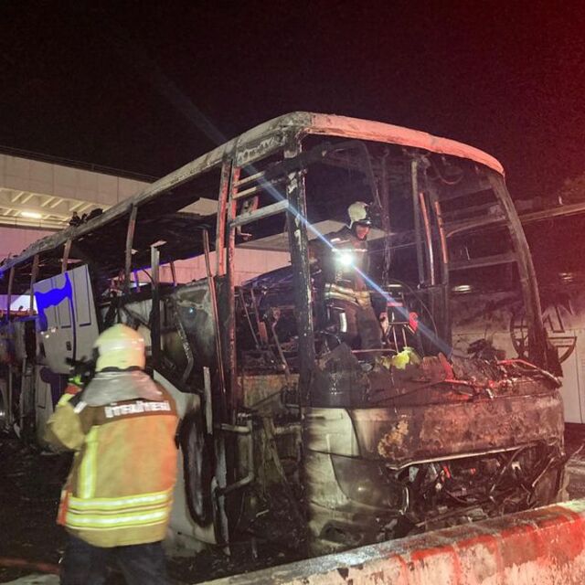 AŞTİ’de park halindeki yolcu otobüsü yandı