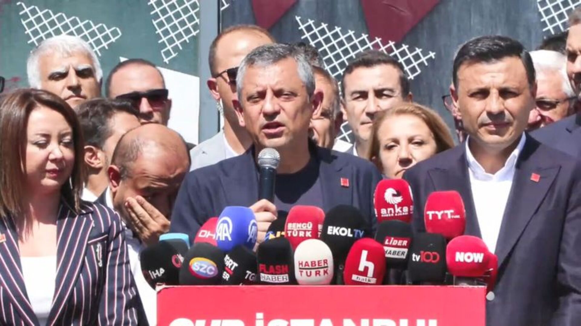 CHP İstanbul Kongresi'nde Flaş Gelişme: Durdurma Talebi Gündemi Sarsıyor!