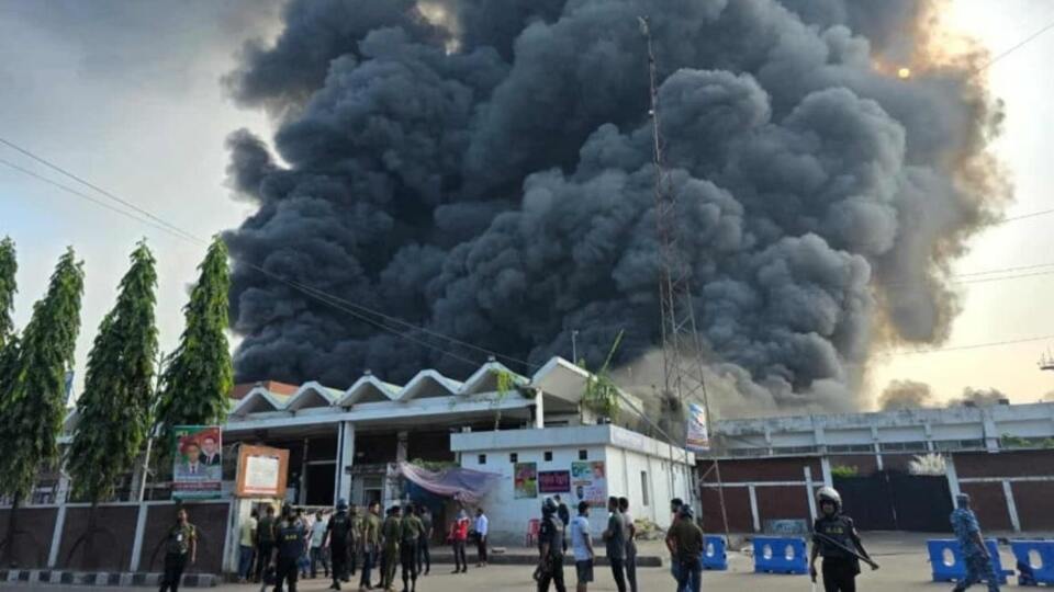 Bangladeş'te havaalanında yangın: Uçuşlar askıya alındı