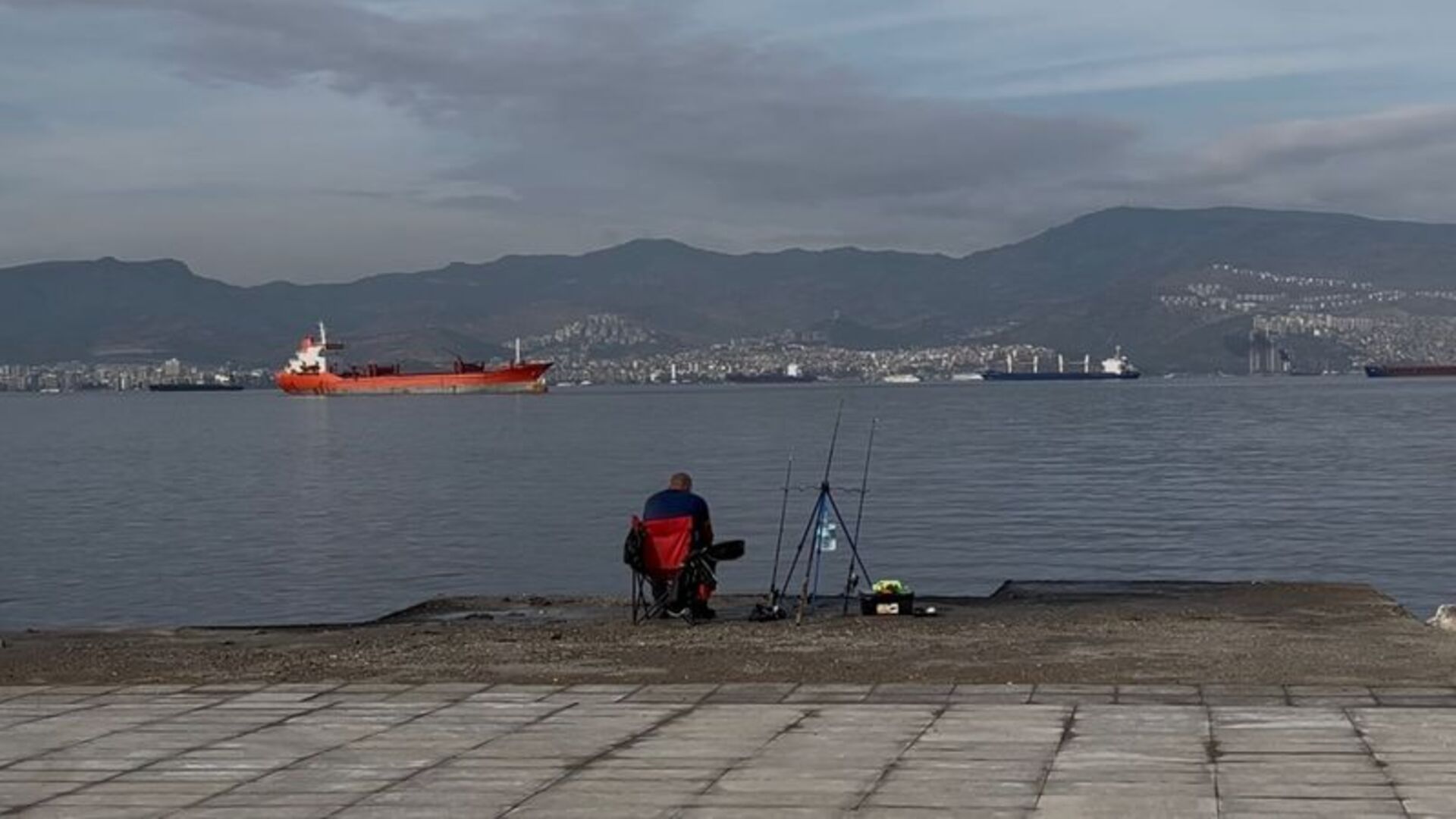 İzmir'de Balık Tutarken Korkunç Keşif: Oltaya İnsan Kafatası Takıldı!